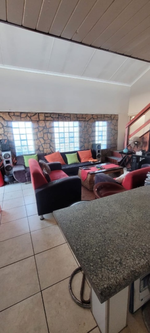 6 Bedroom Property for Sale in Gonubie Eastern Cape